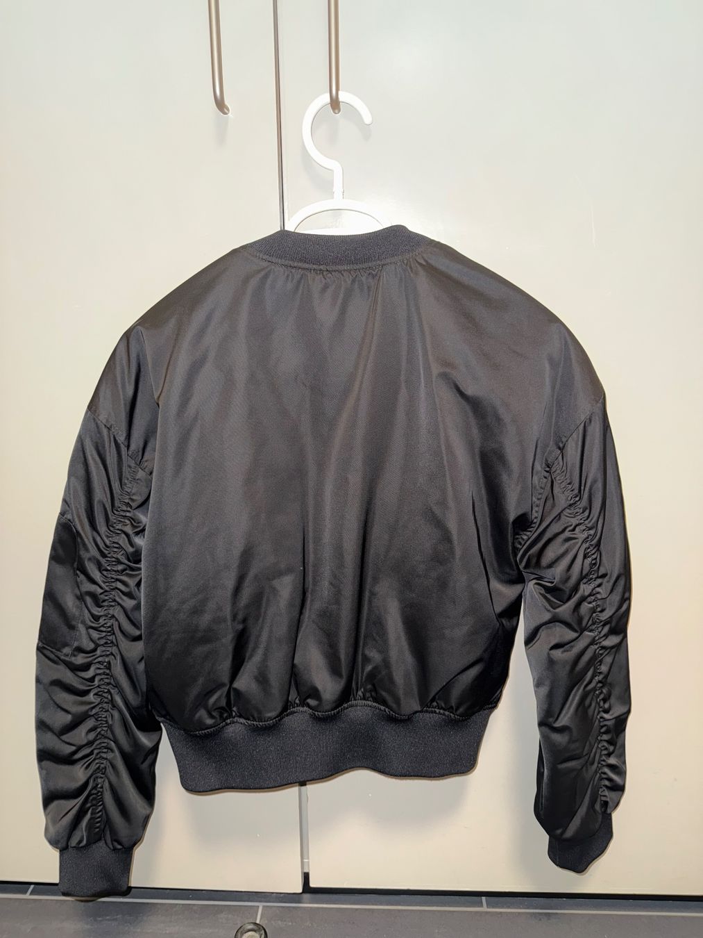 Only Giacche: Bomberjacke – Usato da Muttenz venduto da bri_l6vr 1