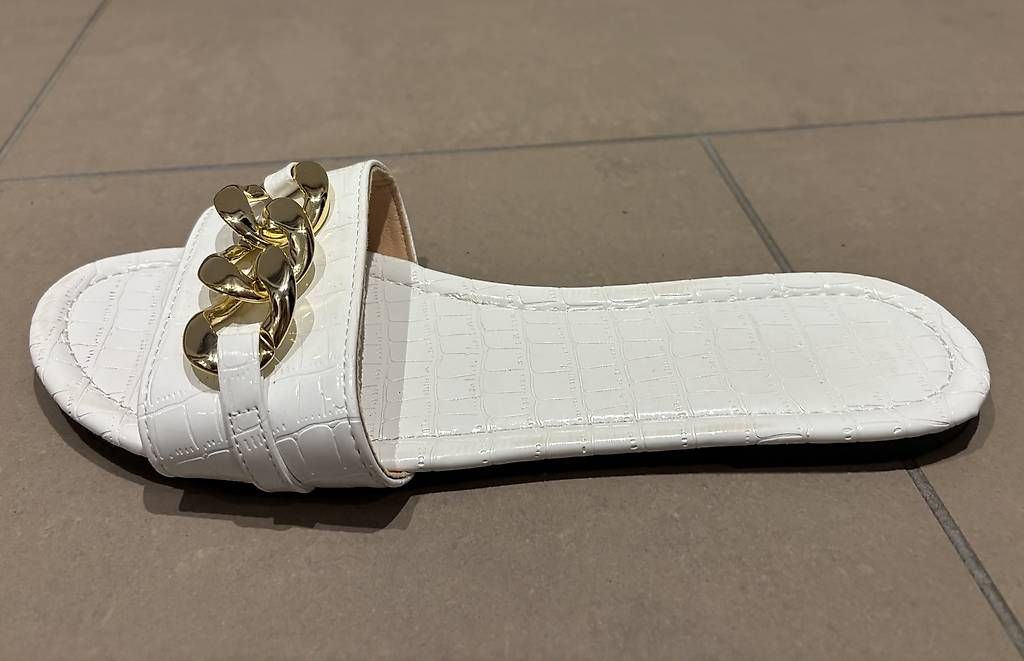 Scarpe da donna: Lackslipper mit Goldschnalle Gr. 42 – Usato da Büron venduto da TinaSa 1
