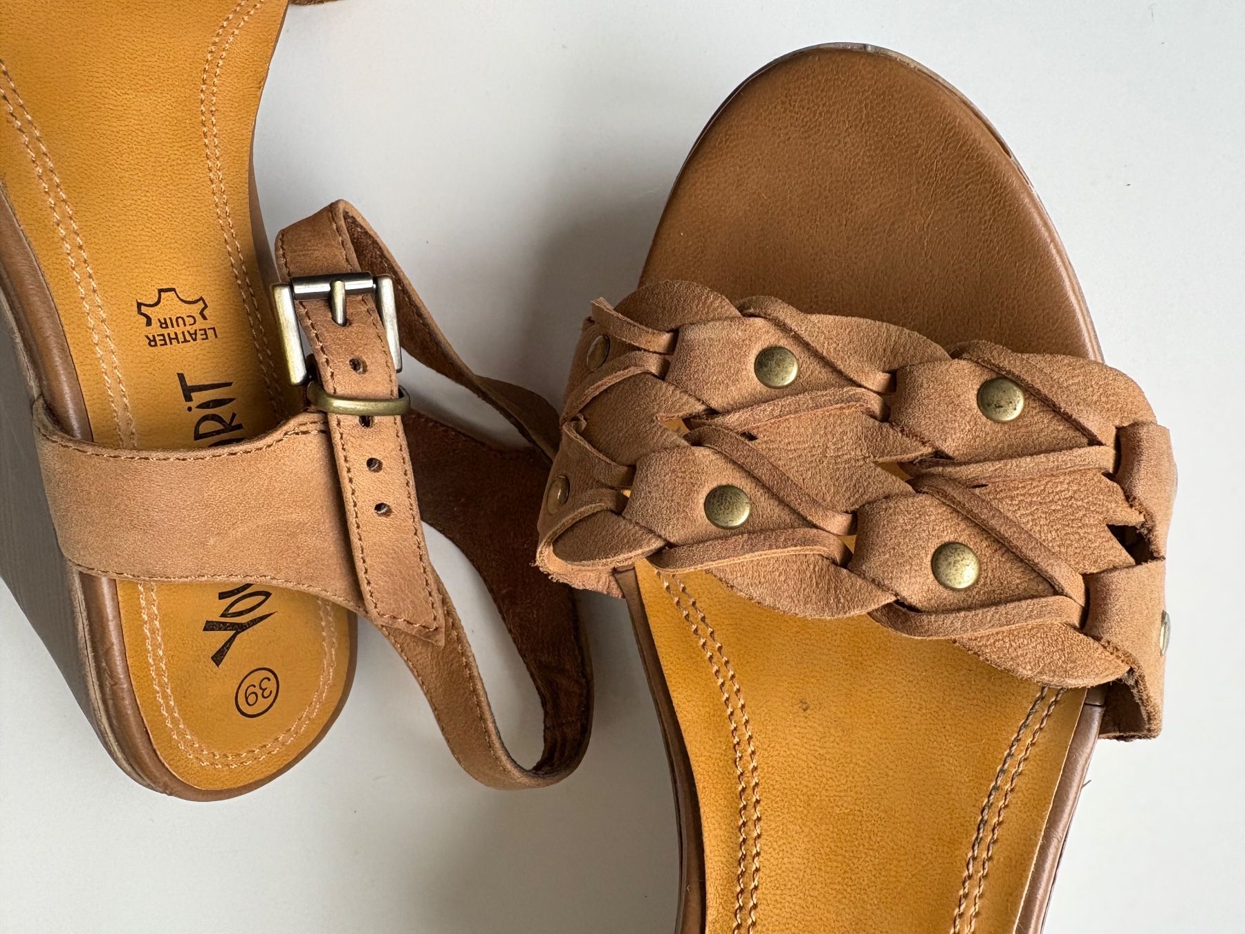 Damenschuhe: Schöne Keil Sandale. Leder. Beige – Neu (gemäss Beschreibung) aus Oetwil an der limmat von Sual 1