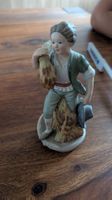 Porzellanfigur Junge mit Hut und Ernte guter Zustand 16cm