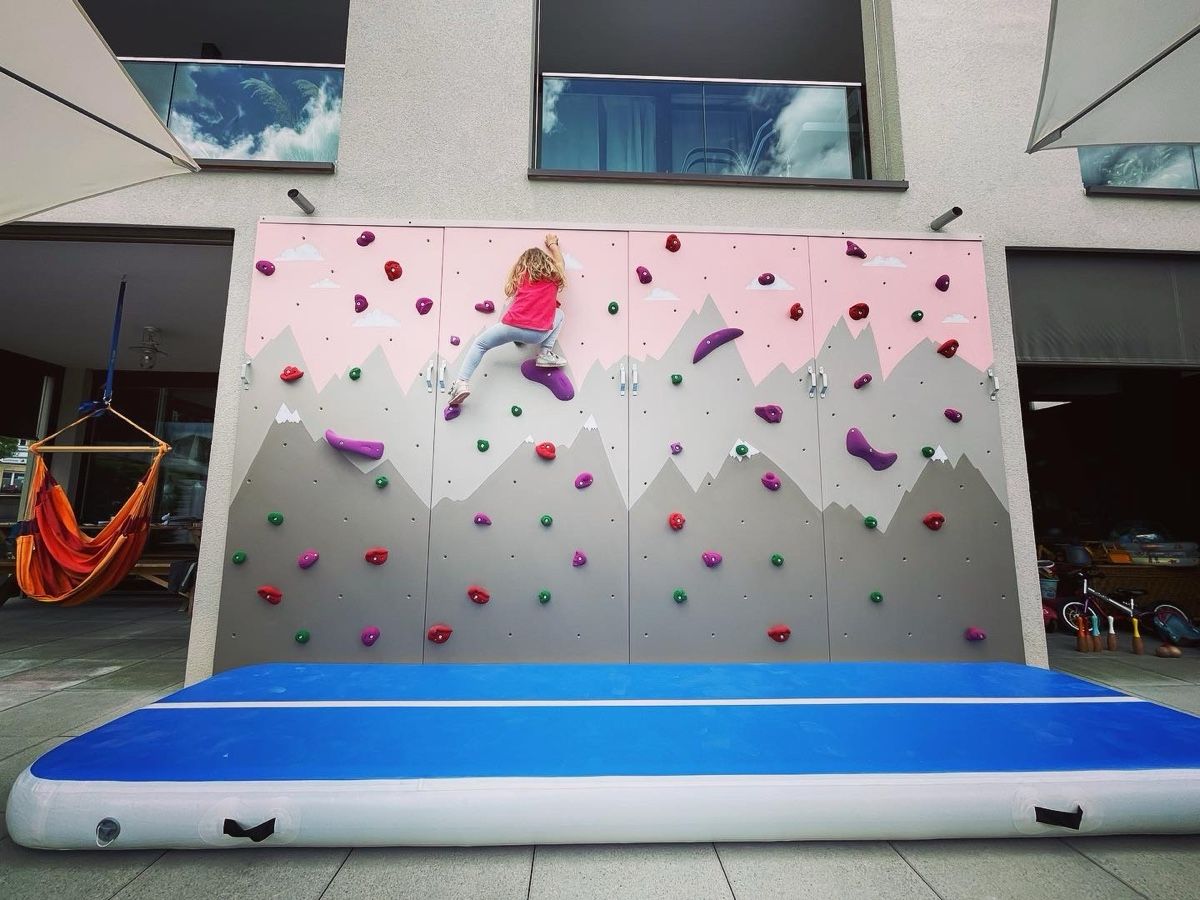 Murs & prises d'escalade: Kletterwand inkl. Turnmatte – D'occasion à Uetendorf par mida04