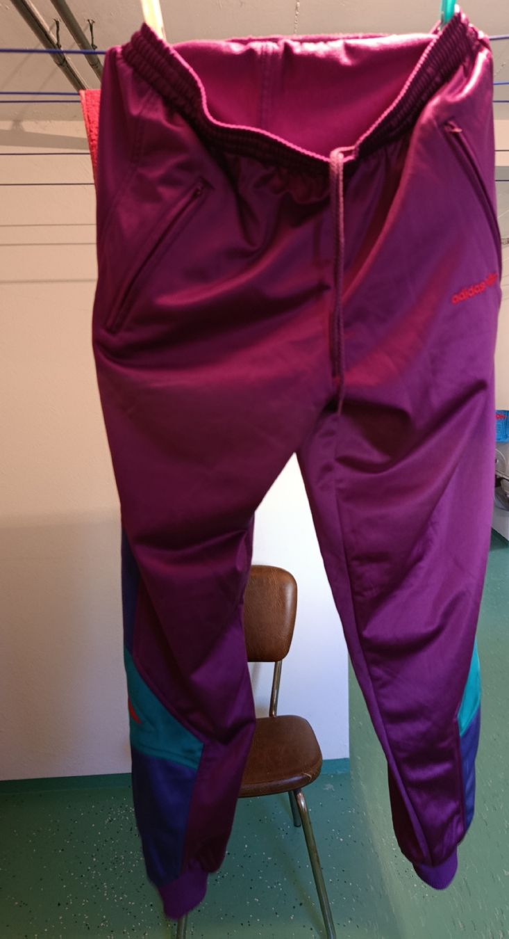 Adidas Hosen: Adidas Trainerhose Gr. S/M farbig – Gebraucht aus Bellach von TORA4