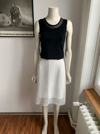 AKRIS: Stylisch weisser Rock mit Stickerei, 38