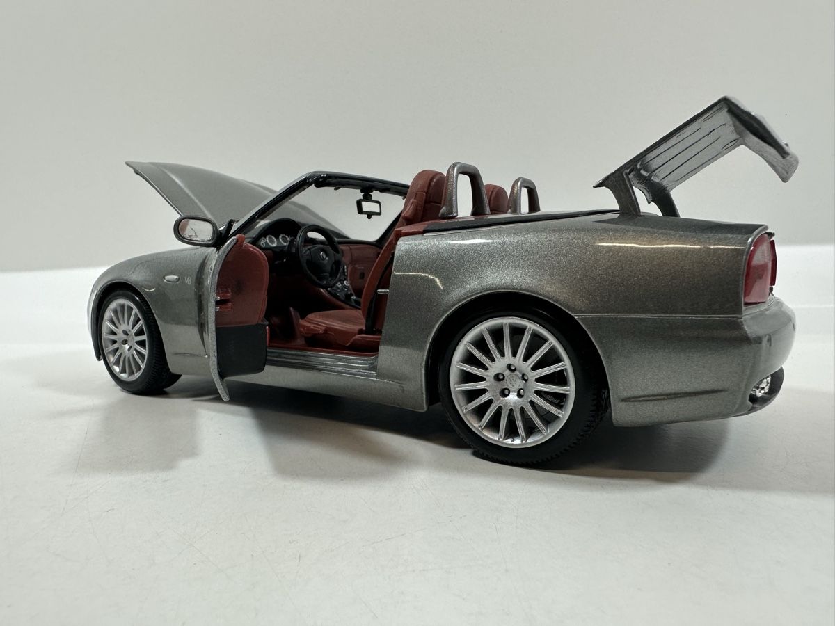 Bburago Modellini d'auto: Maserati Spyder V8 1:18, anthrazit, BBURAGO – Usato da Zofingen venduto da rf9_x2xt 7