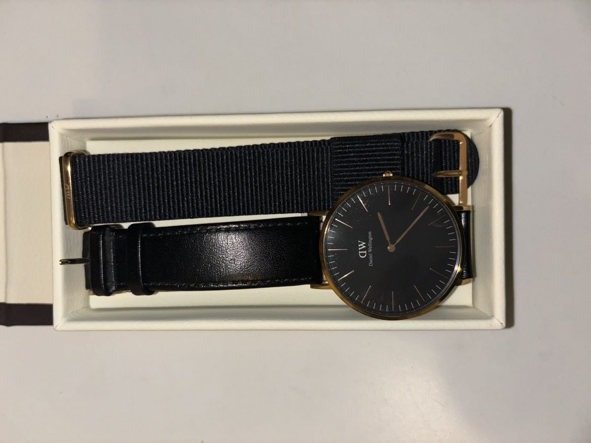 Daniel Wellington Orologi: Montre Daniel Wellington noire / dorée – Nuovo (secondo la descrizione) da Chêne-Bougeries venduto da sor_9rzp 2