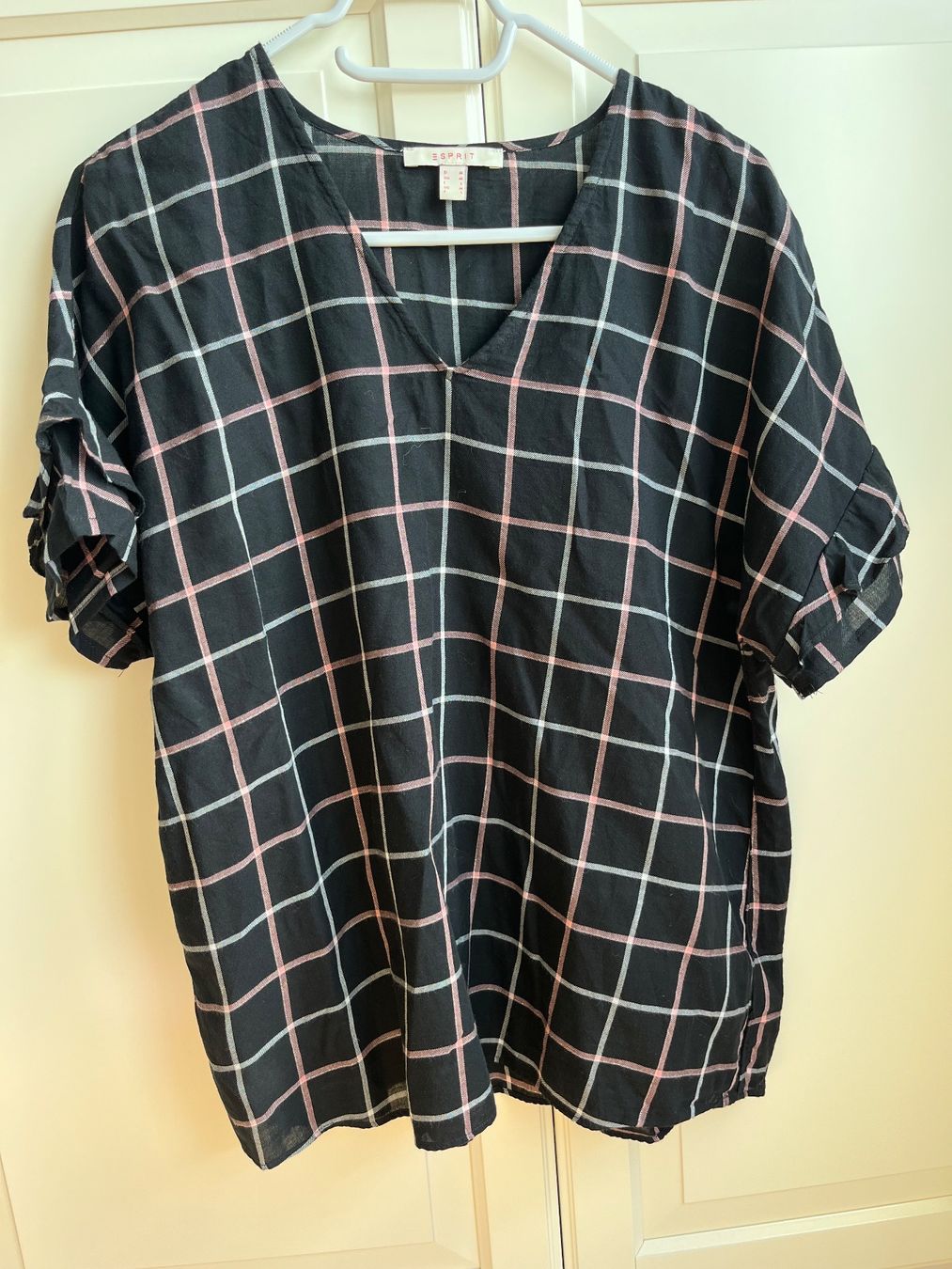 Esprit Camicette: Neue schwarze Bluse von Esprit – Nuovo (secondo la descrizione) da Oetwil an der limmat venduto da Sual 1