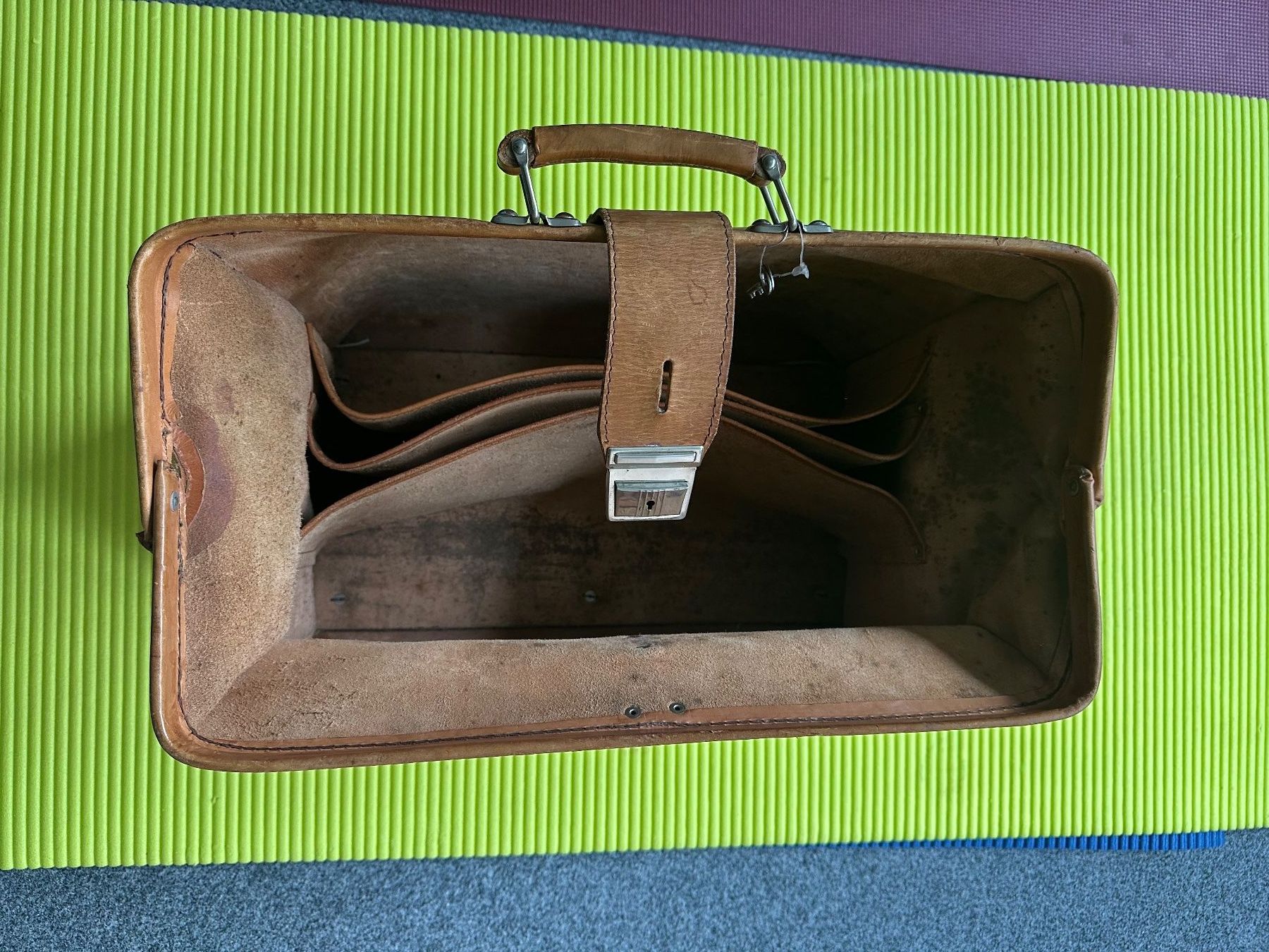 Borse: Grosse Leder Tasche / Koffer – Usato da Stallikon venduto da Rsiri 2