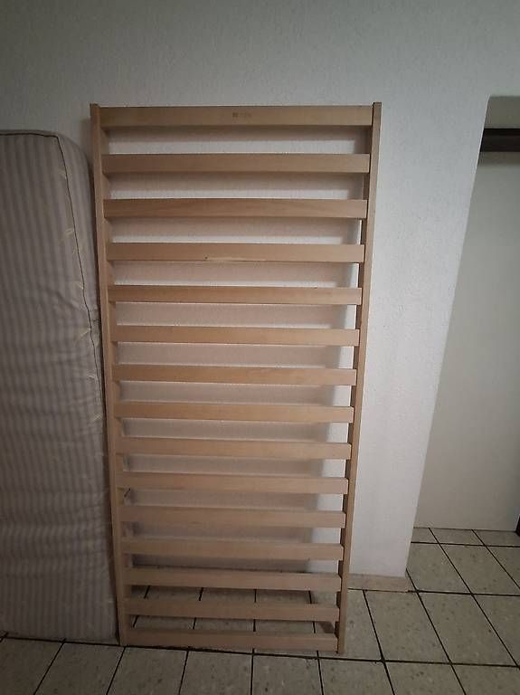 Sommiers: Lattenrost 90×200 Holz (mit oder ohne Matratze) – D'occasion à Biel/Bienne par Kyruna