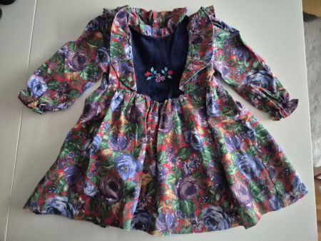 Blumiges langarm Kleid Gr. 86