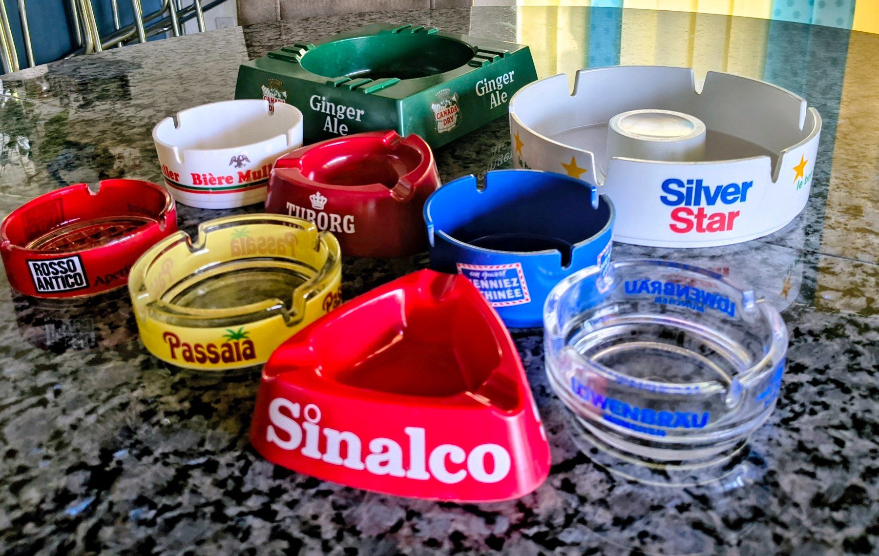 Portacenere: 9 cendriers, antiques, 9 antike Aschenbecher – Usato da Prêles venduto da Slaiko