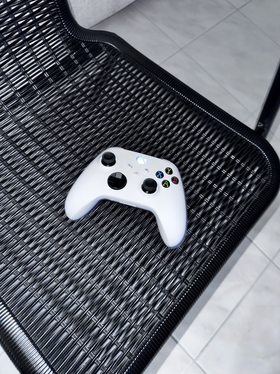 Microsoft Console: Xbox X mit weisser controller – Usato da Emmenbrücke venduto da Salamanter63 1
