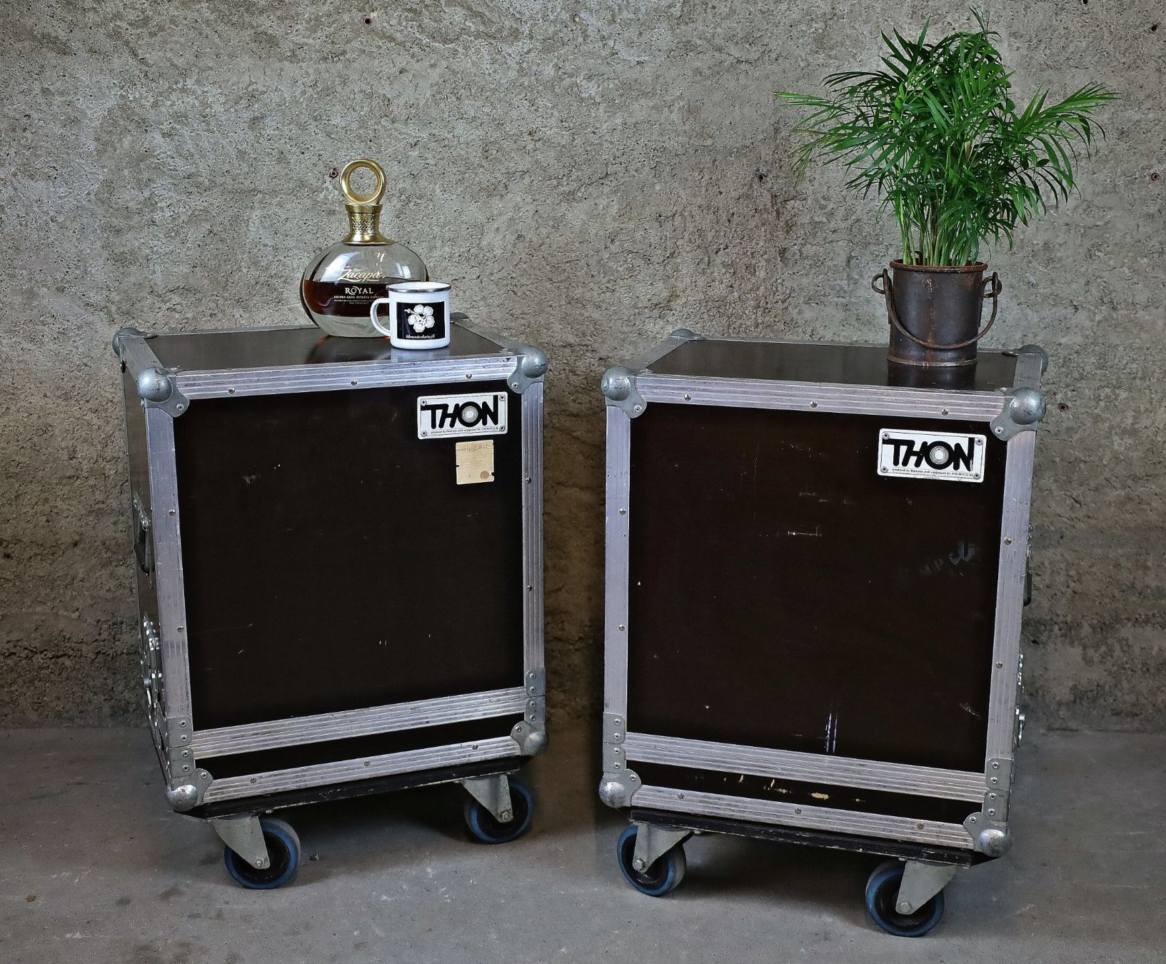Tavoli: THON Flightcase, Roadcase, Beistelltisch – Usato da Birrwil venduto da brandschatz_birrwil