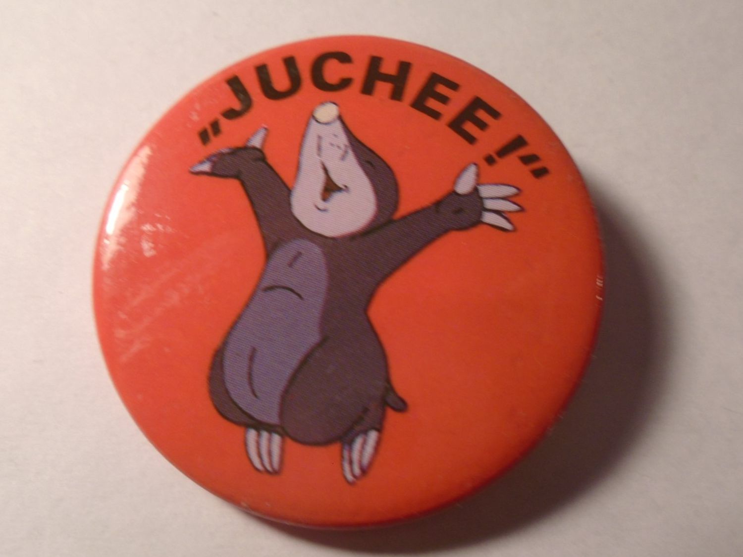 Placchette & Badge: 1 "Juchee!" Maulwurf Button – Usato da Winterthur venduto da Beli2000