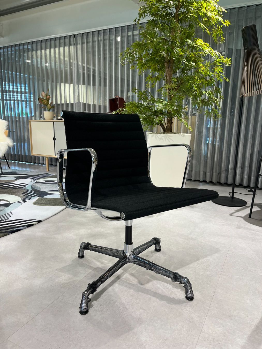 Vitra Stühle: NEU - Vitra Aluminium Chair EA 108 – Neu (gemäss Beschreibung) aus Gossau SG von PSAG9200