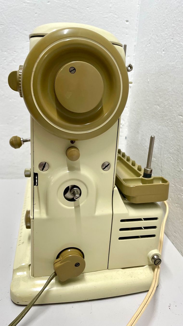Bernina Macchine da cucire: Bernina Record 530.1 Nähmaschine – Usato da Niederdorf venduto da LeptonAG 4