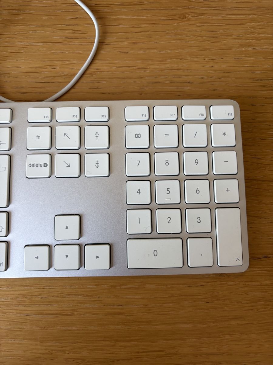 Apple Tastaturen: Apple Magic Keyboard with Numeric Keypad – Gebraucht aus Zürich von Abu95 2