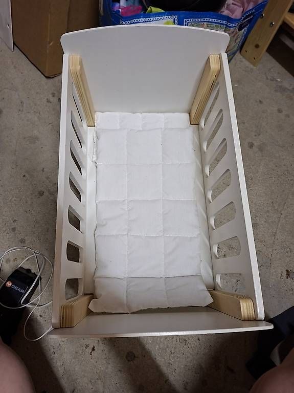 Bambole: Petit lit de poupée  – Usato da Onex venduto da morelan 1