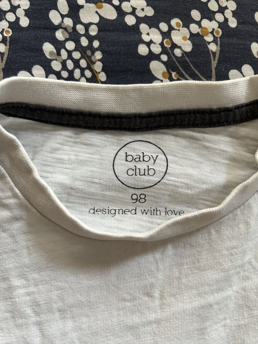 Camicie, T-shirt & Polo: T Shirt taille 98 – Usato da Lausanne venduto da SaraSkjellaug 1