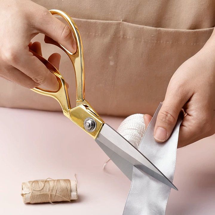 Tutti gli attrezzi: Professionelle Schneiderschere  Edelstahl / Ciseaux Tailleur – Nuovo e nell'imballaggio originale da Minusio venduto da graziano11 2