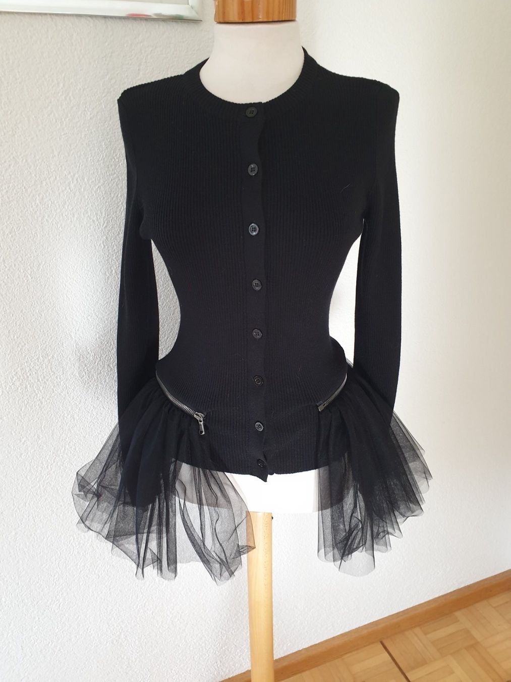 Moschino Maglioni & Felpe: Moschino Couture Pullover mit Tüll MEGA Gr. 36 – Usato da Bottmingen venduto da sandy_2