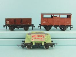 Hornby und Div. Britisch Style Wagen (3 Stk.)