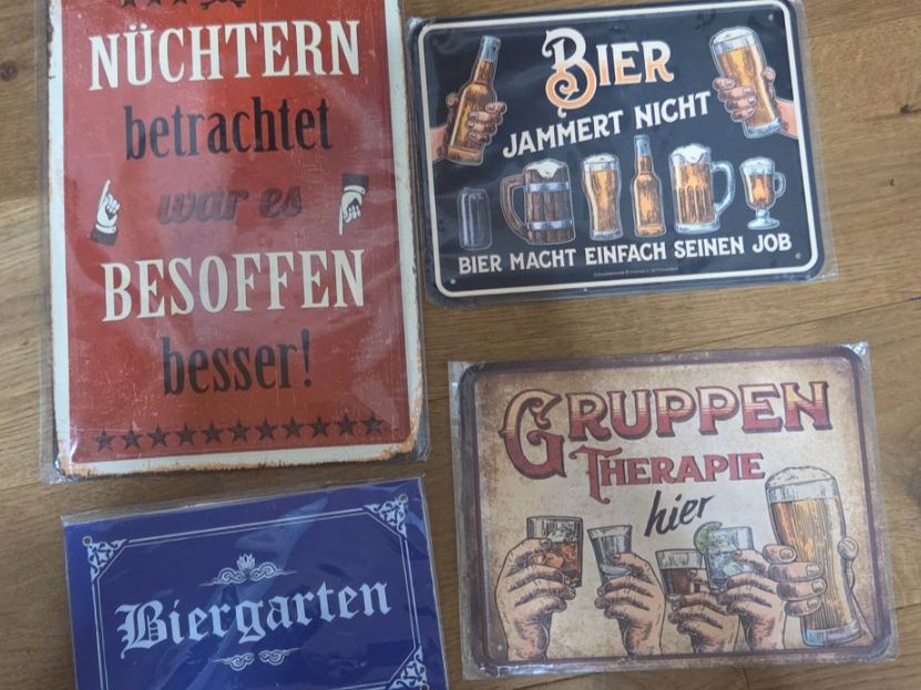 Insegne: 3 Blechschilder + 1 Schild aus Holz Trinkspruch – Nuovo e nell'imballaggio originale da Bremgarten b. Bern venduto da Marge7979