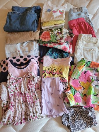 GRAND LOT de vêtements fille. Taille 7-8 ans