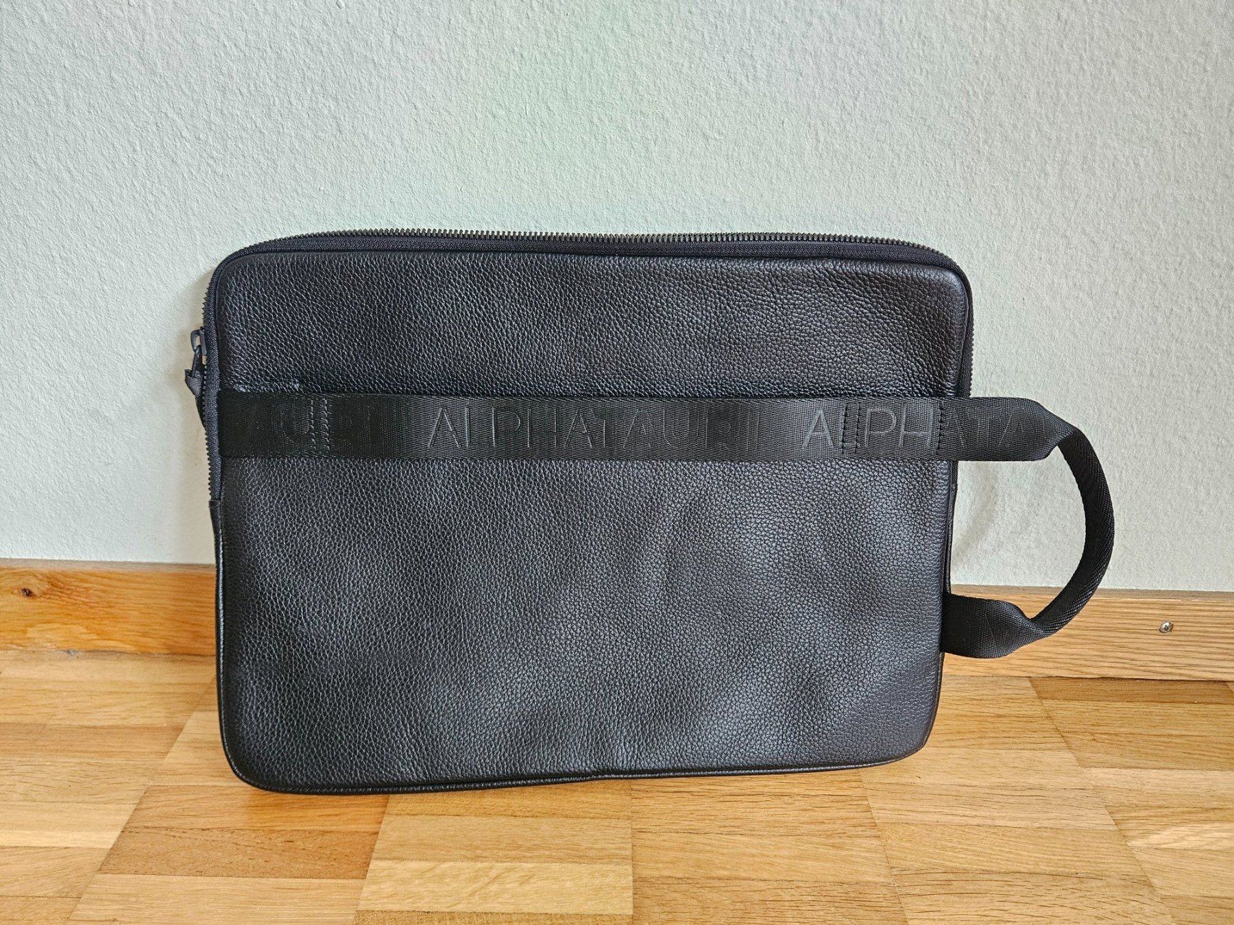 Borse: AlphaTauri Laptop Sleeve / Tasche schwarz – Usato da Zürich venduto da nadine.zuerich