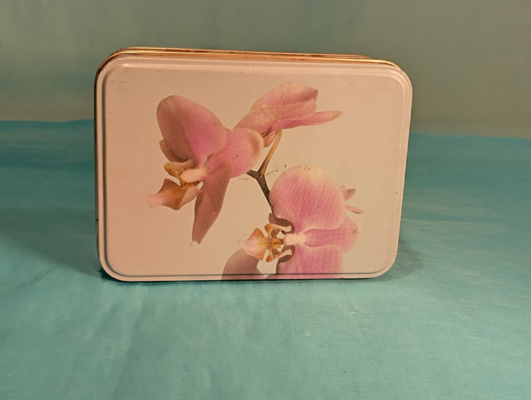 Altro in Decorazioni & Accessori: Blechbüchse mit Orchideen, hellblau-rosa – Usato da Bellach venduto da JingleCherry 1