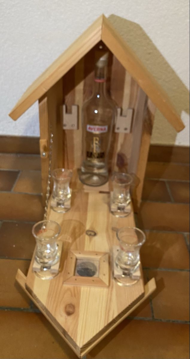 Spirituosen: Vogelhaus als Schnaps Versteck  – Gebraucht aus Wengen von rotstock1696