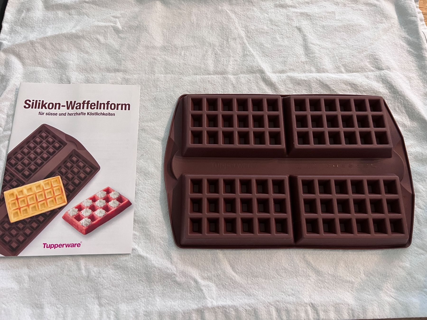 Tupperware Teglie da forno: Tupperware Silikon-Waffelform neu – Nuovo e nell'imballaggio originale da Wimmis venduto da Luana31 1
