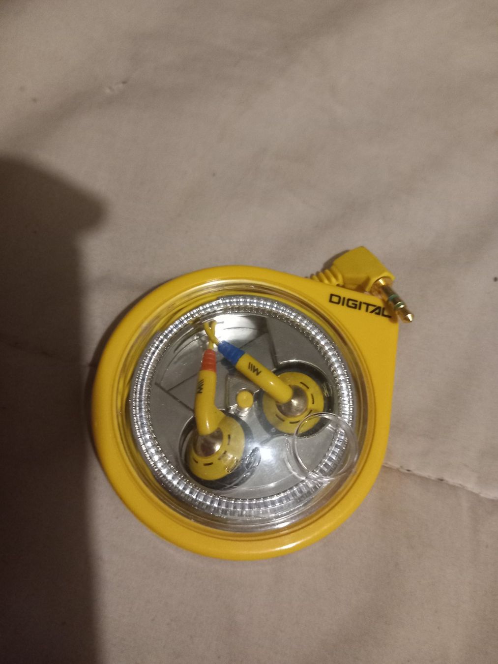 Cuffie: Écouteurs jaunes "Digital" dans sa boite – Nuovo e nell'imballaggio originale da Epalinges venduto da nico-ceppi