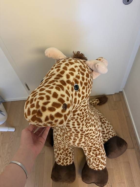 Manor Jouets: Giraffen Plüschtier Manor – Neuf (Voir description) à Rufi par Selina1534
