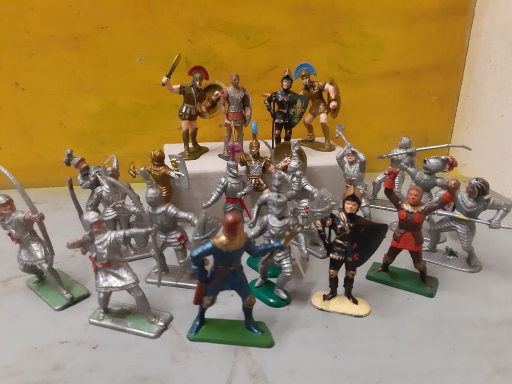 Jouets: 22 guerriers Antiquité et Moyen-âge  – D'occasion à Monthey par Jmbois