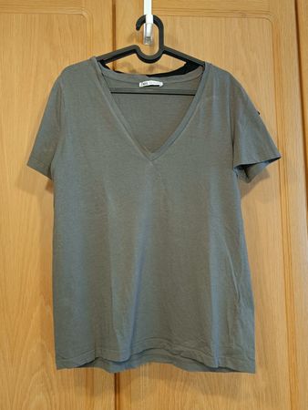 2 T-Shirts V-Ausschnitt Amisu & ZARA Grösse M