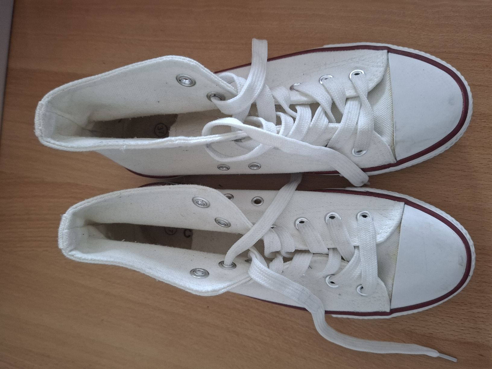 Chaussures femmes: Baskets montantes blanches t.37 – D'occasion à givisiez par odilev 2