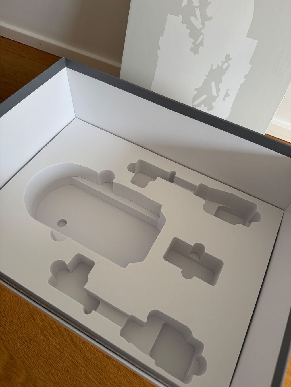 Star Wars Figuren: Daniel Arsham R2D2 – Neu und originalverpackt aus giffers von sev_c9x9 7