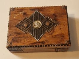 Alte kleine Holzkiste Pferdekopf Annecy