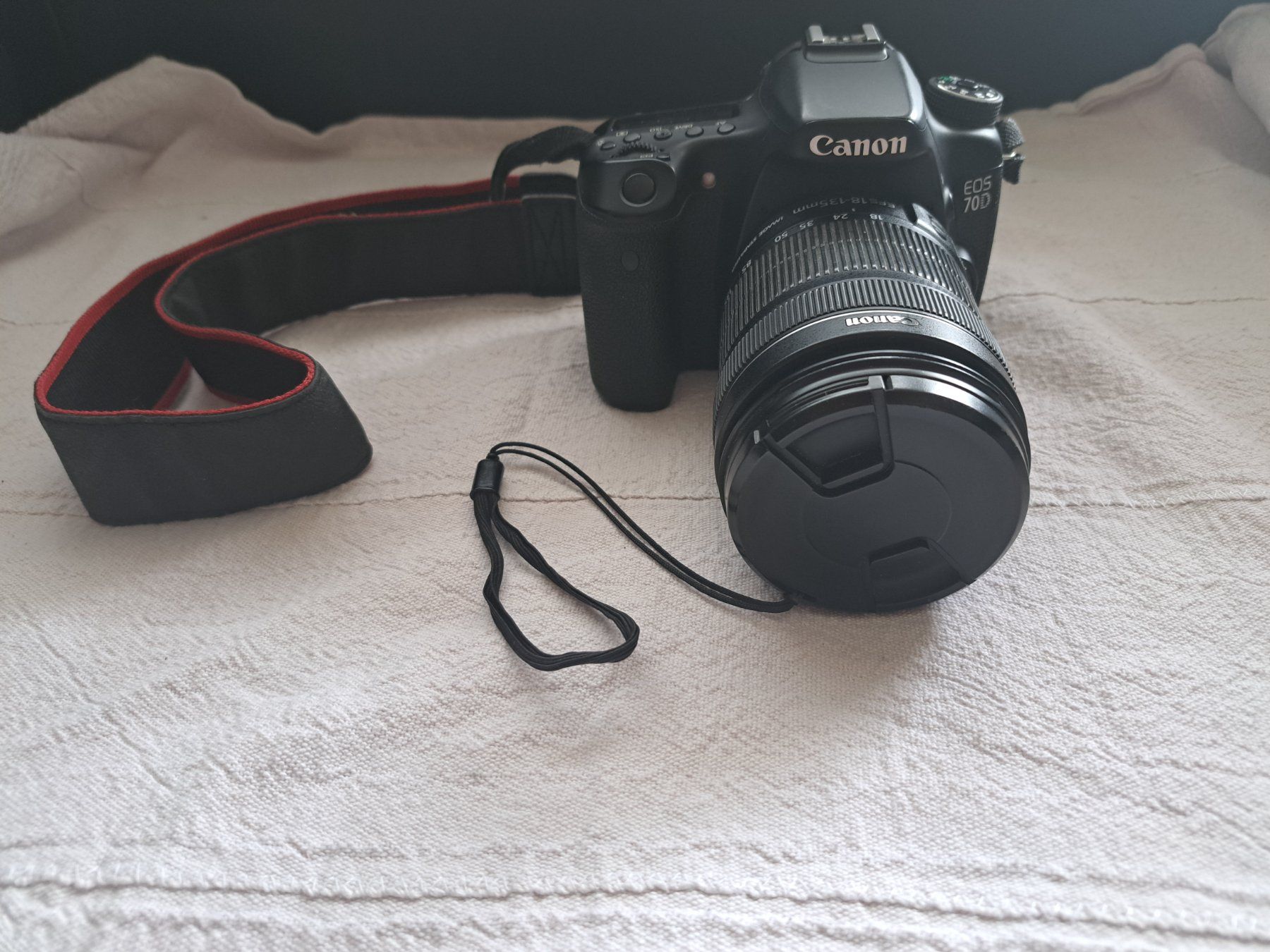 Canon Fotocamera: Canon EOS 70D 20.2MP DSLR - 18-135MM ZOOM LENS - CAMERA BAG – Usato da Lausanne venduto da Sunny_tape 1