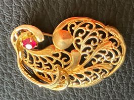 Broche vintage Filigrane dorée avec pierre  rubis ? rouge