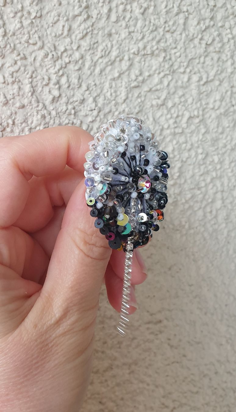 Spille & Fermagli: Handgestickte Brosche mit Pusteblumen Motiv Einzigartiges – Nuovo (secondo la descrizione) da Gelterkinden venduto da Macrameed 3