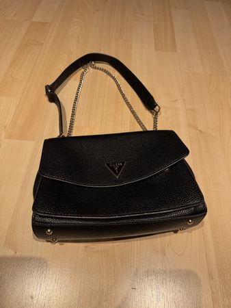 Guess Handtasche Schwarz mit Goldkette - Neuwertig!