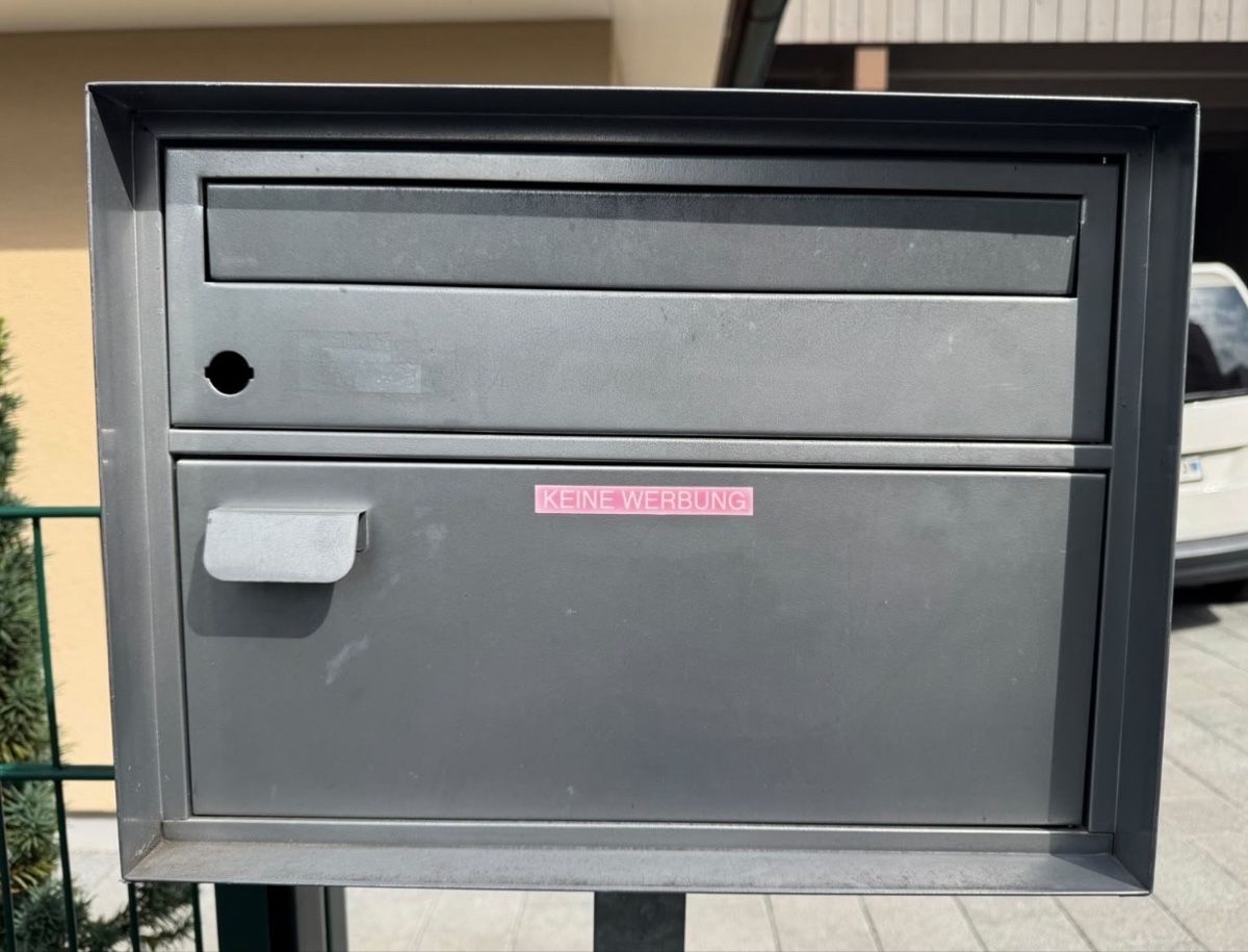 Altro per la casa: Briefkasten grau Metall gebrauchter Zustand – Usato da Menziken venduto da Giulietta1