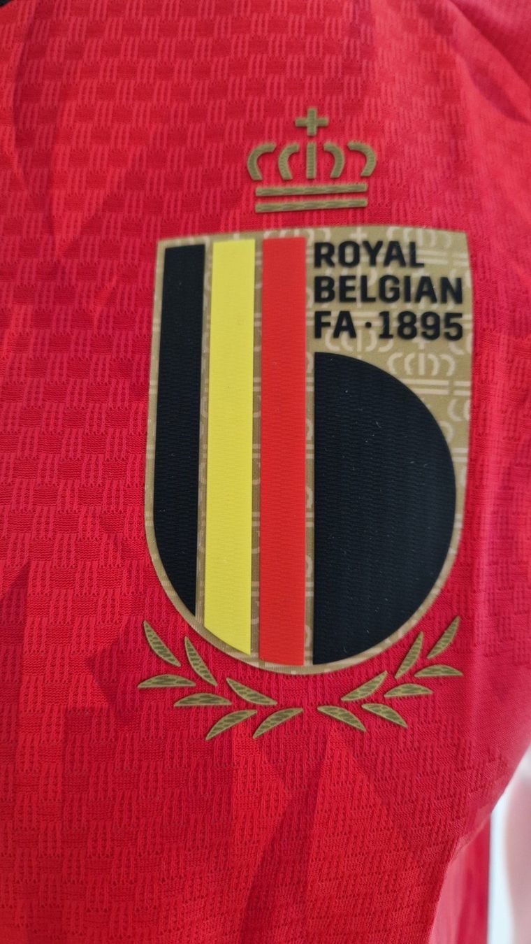 Adidas Canottiere & Pantaloni: Trikot Authentik Belgien home WM26 – Nuovo (secondo la descrizione) da Lyss venduto da HeinigerSport-Lyss 1