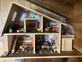 Puppenhaus aus den 70-er Jahren mit Einrichtung UNIKAT
