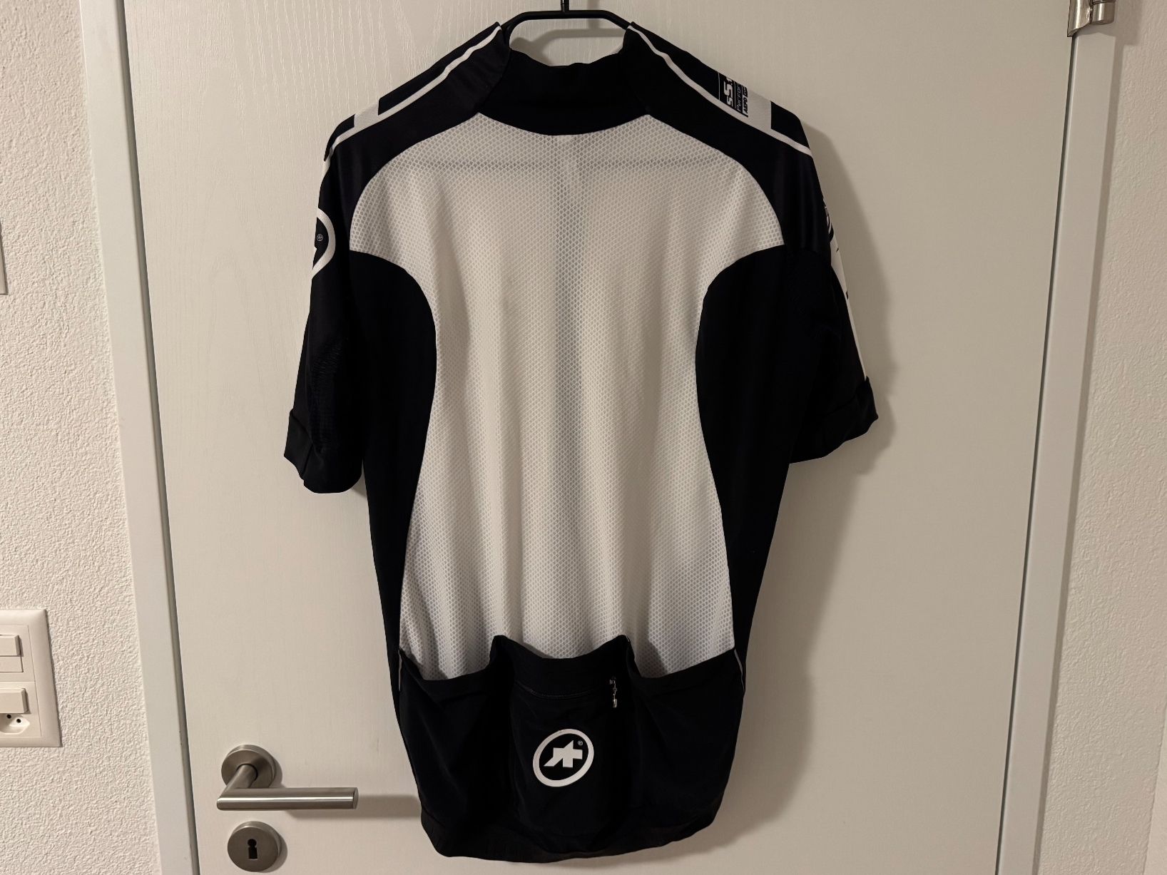 Assos Canottiere & Pantaloni: Assos kurzarm Trikot Gr. XL – Usato da Schlierbach venduto da Look8 1