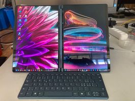 Lenovo Yoga Book 9 13IMU9. Tablet Laptop i7 2 Screens.