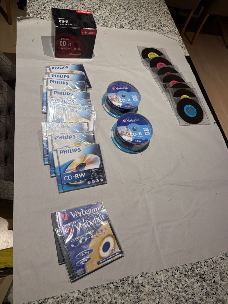 CD & DVD vergini: Viele CD Rohlinge zum Teil original verpackt – Nuovo e nell'imballaggio originale da Rorbas venduto da Manues
