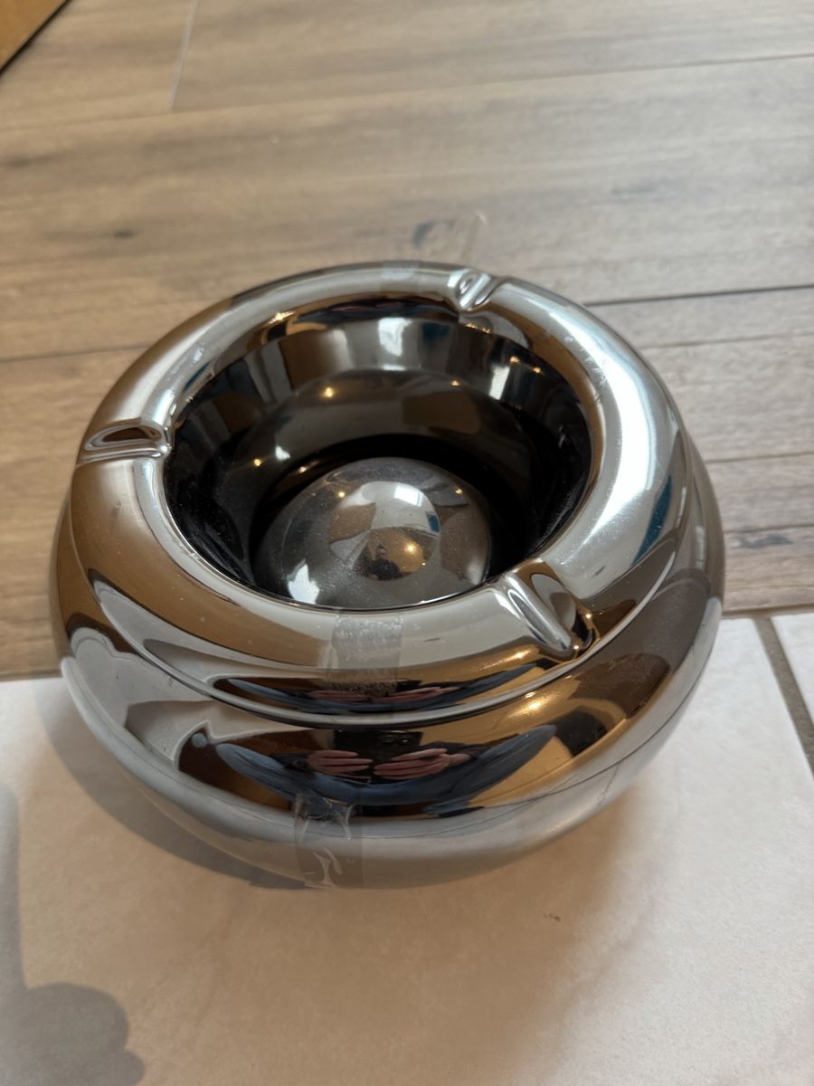 Cendriers: Aschenbecher Metall Optik mit Deckel – Neuf (Voir description) à Kaisten par TerraAge1984