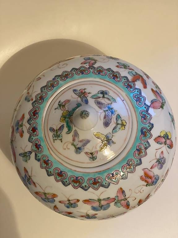 Vase & Récipients: joli pot décoré avec des papillons – D'occasion à St-Blaise par NSUTT1953 1